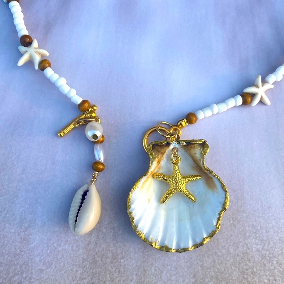 Natural Shell Gilded in Gold Leaf with a Starfish-Freshwater Pearl Boho Necklace - Picture 2 of 8